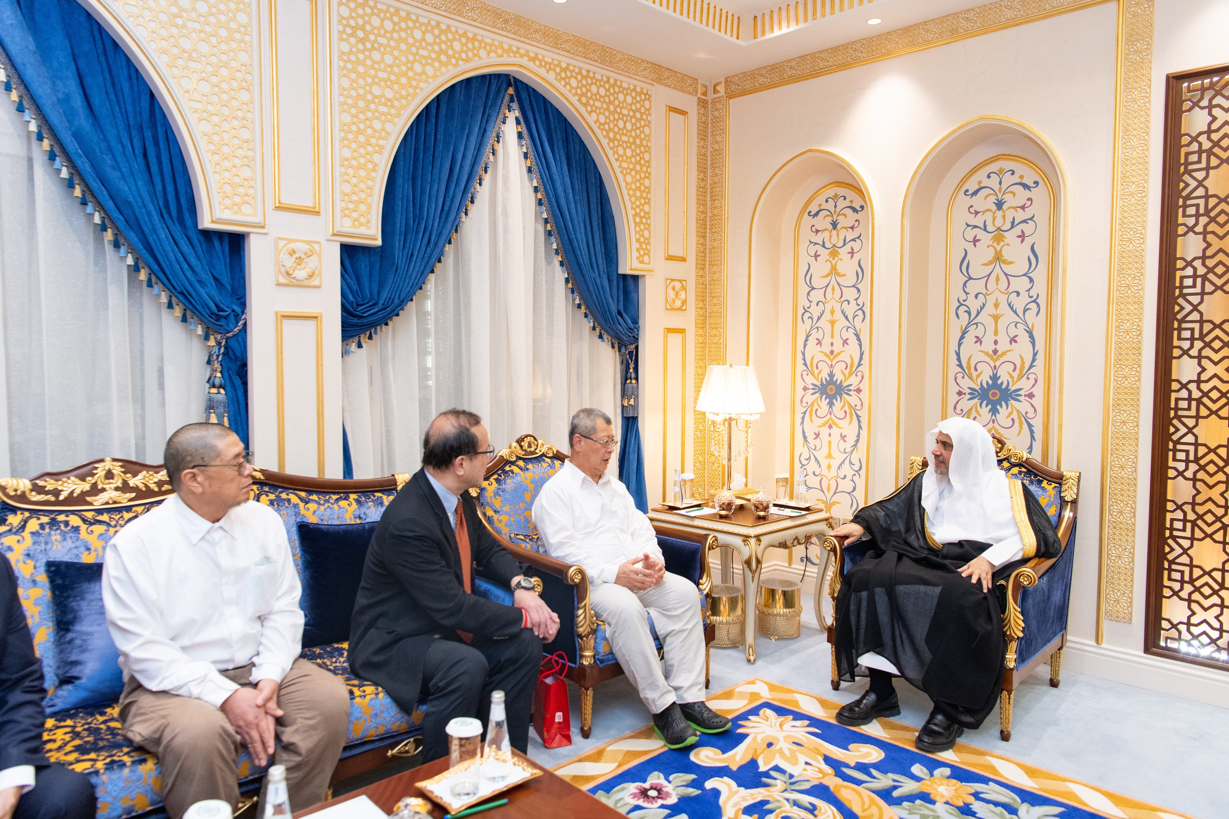 At the headquarters of the MWL in Makkah, His Excellency Sheikh Dr.Mohammed Alissa, Secretary-General of the MWL and Chairman of the Organization of Muslim Scholars, met with His Eminence, the President of the Muslim Association in Taipei