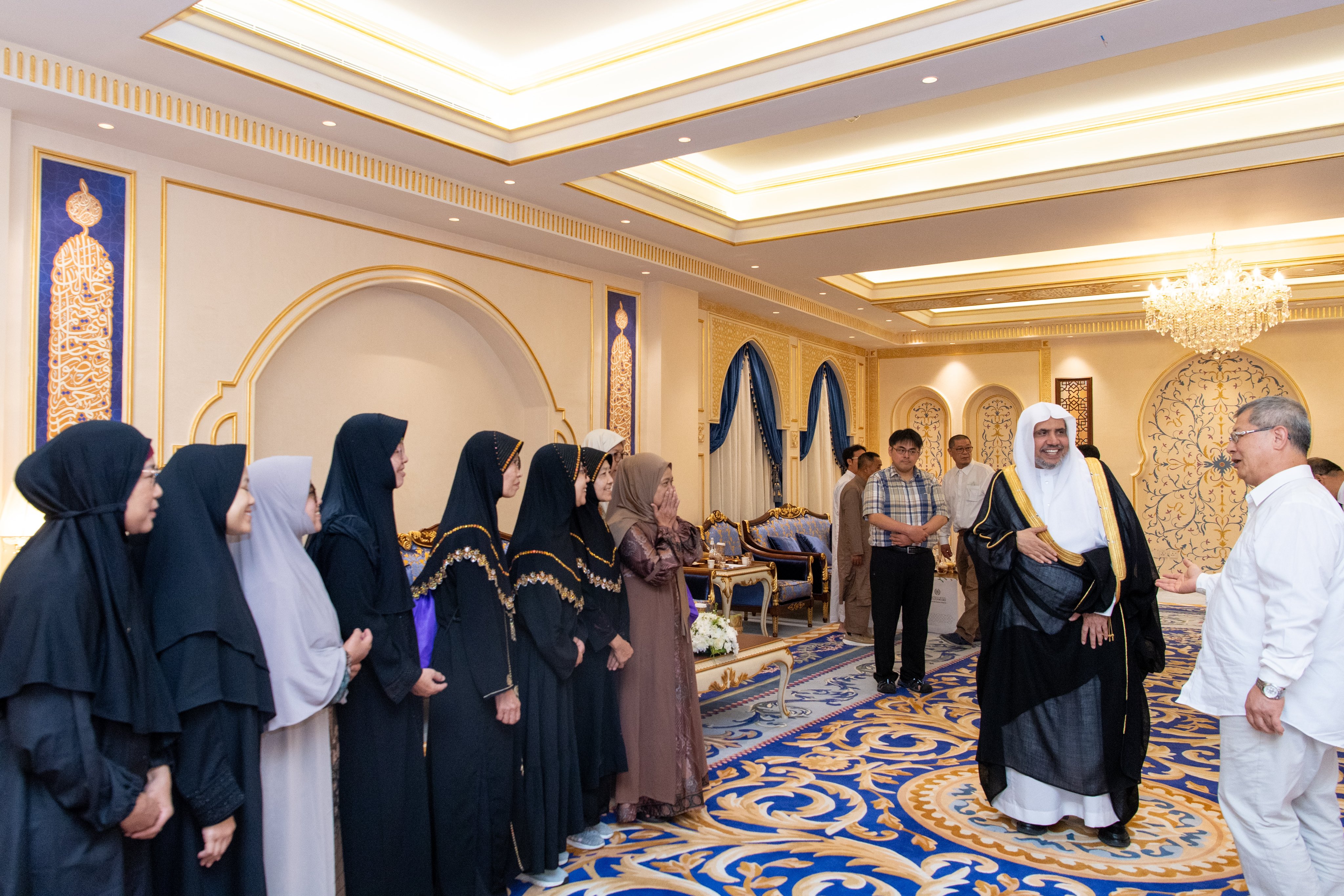 استقبل معالي الأمين العام رئيسُ هيئة علماء المسلمين الشيخ د.⁧‫محمد العيسى‬⁩، في مكتبه بمكة المكرمة فضيلةَ رئيس الجمعية الإسلامية في تايبيه والوفد المرافق له
