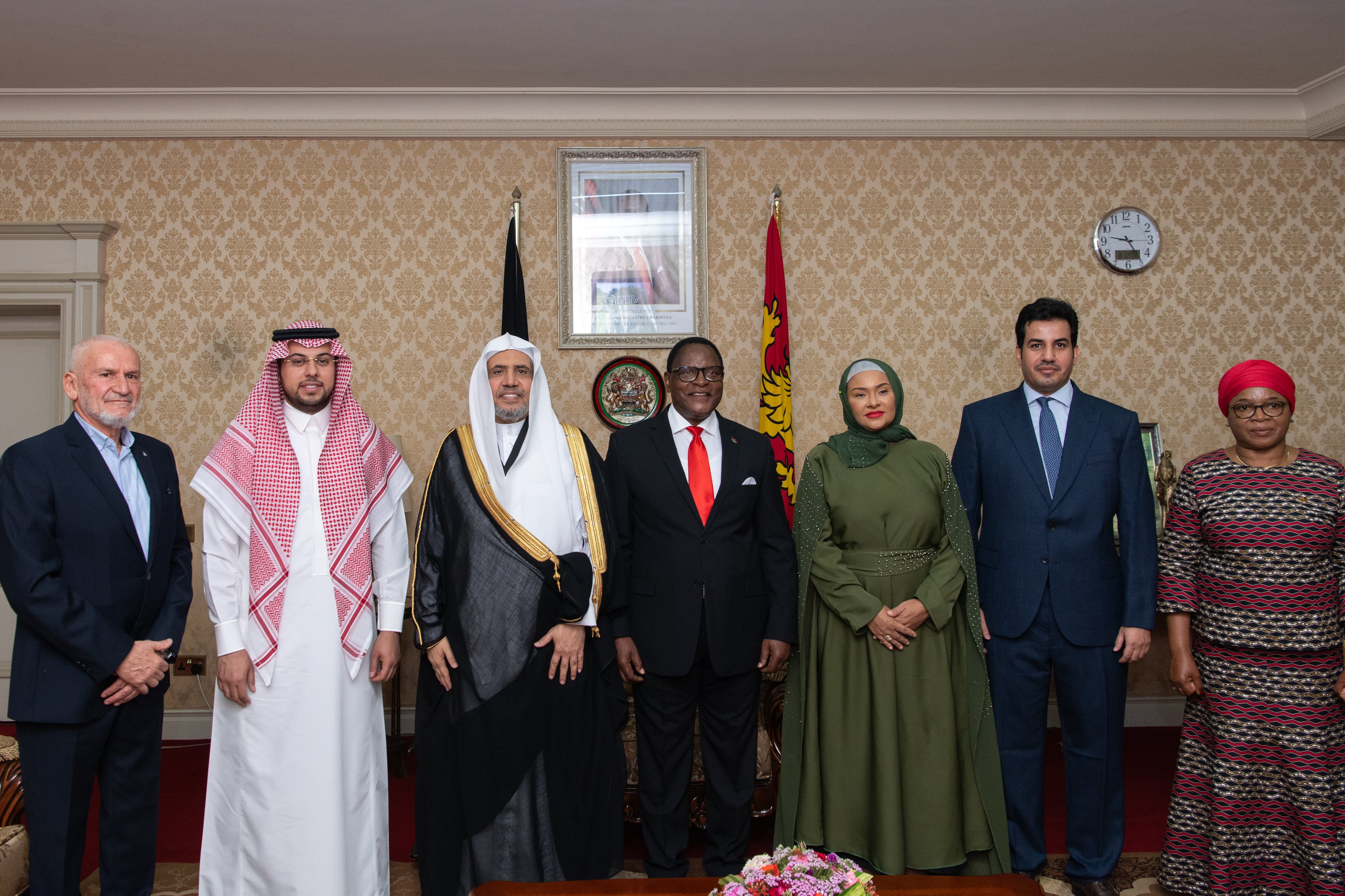 En reconocimiento de los esfuerzos del SG para fortalecer la armonía social, apoyar la estabilidad y el desarrollo sostenible en África