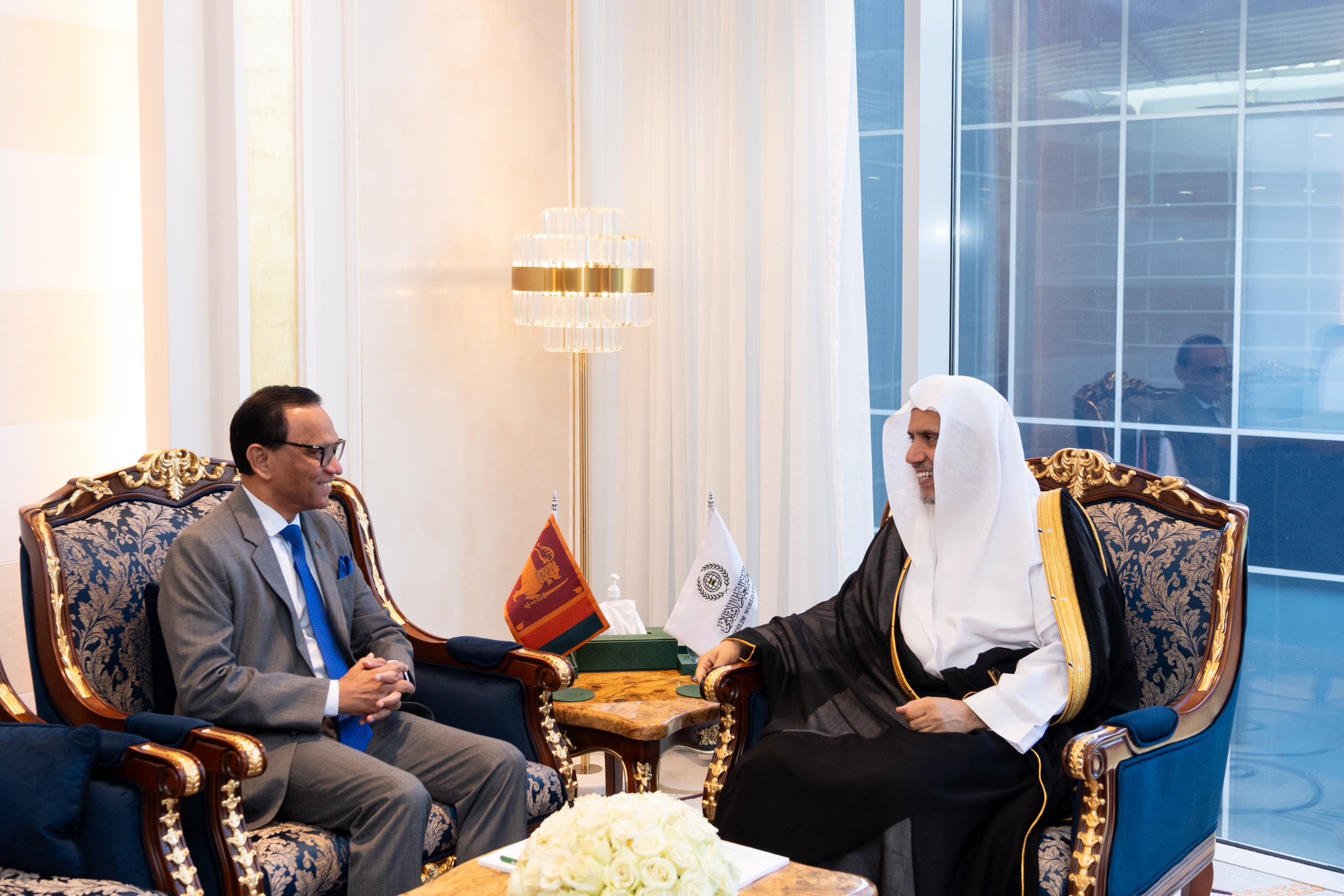 His Excellency Sheikh Dr. Mohammed Al-Issa, Secretary-General of the MWL and Chairman of the Organization of Muslim Scholars, met with His Excellency Ambassador Ameer Ajwad, Ambassador of the Republic of Sri Lanka to the Kingdom of Saudi Arabia, and his accompanying delegation.