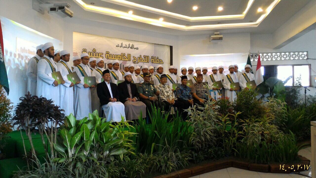 MWL's HQMO&"Live Honourable" HQM Institute in Indonesia celebrate the graduation of 46 recitation experts & 7 licensed recitation ones 