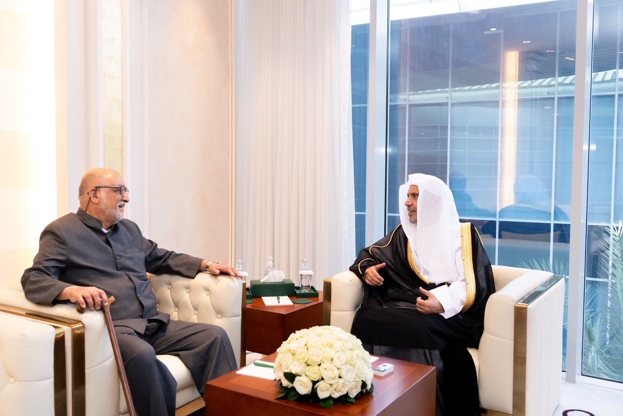 Le Secrétaire Général, Président de l’Organisation des savants musulmans, cheikh Mohammed Al-Issa , a reçu à Riyad M. Mohamed Hussein Mohamed, Président du Centre Islamique au Sri Lanka.