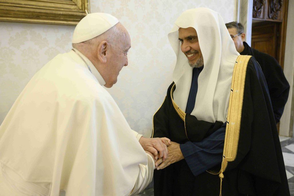 In his Vatican office yesterday morning, Pope Francis, the leader of the Catholic Church, received His Excellency Sheikh Dr. Mohammed Al- issa
