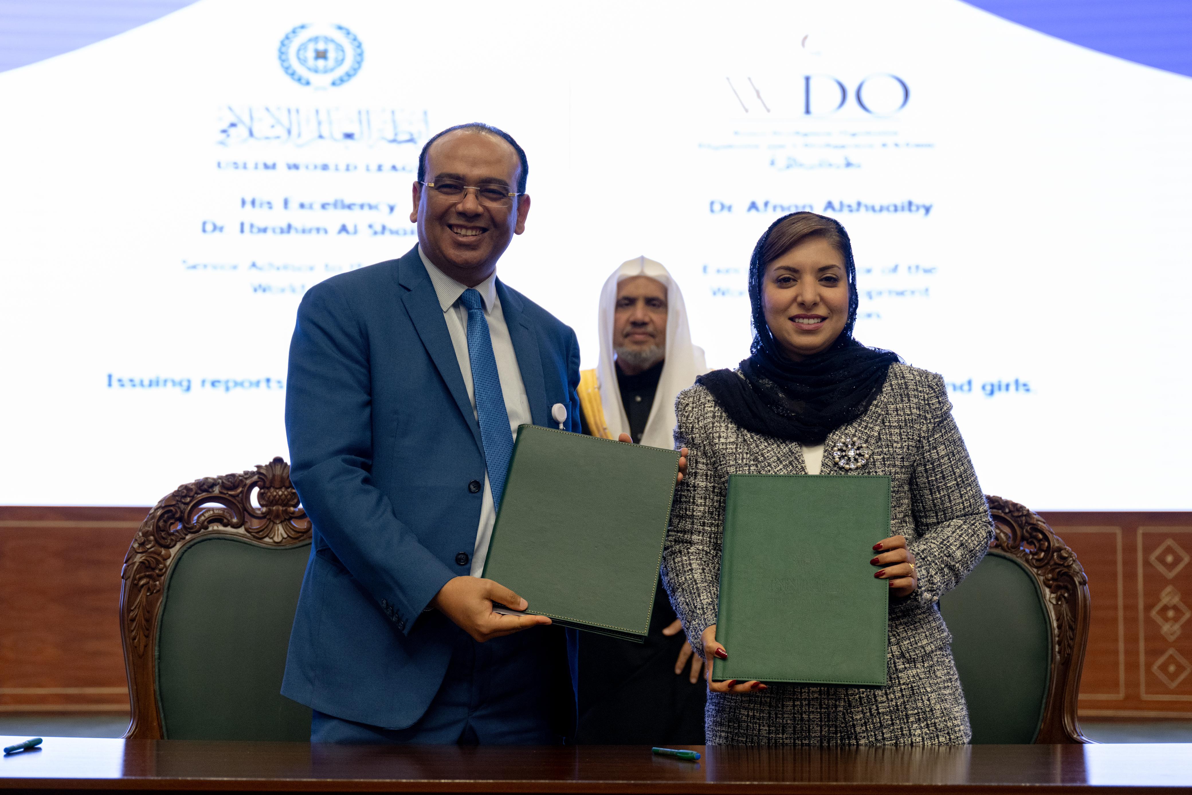 بتضامن تاريخي بين "كبار العلماء" و"المجامع الفقهية"و"المجالس والهيئات الإسلامية" و"منظمات الأمم المتحدة" و"قادة منظمات ومؤسسات دولية وبحثية وأكاديمية حكومية وأهلية"