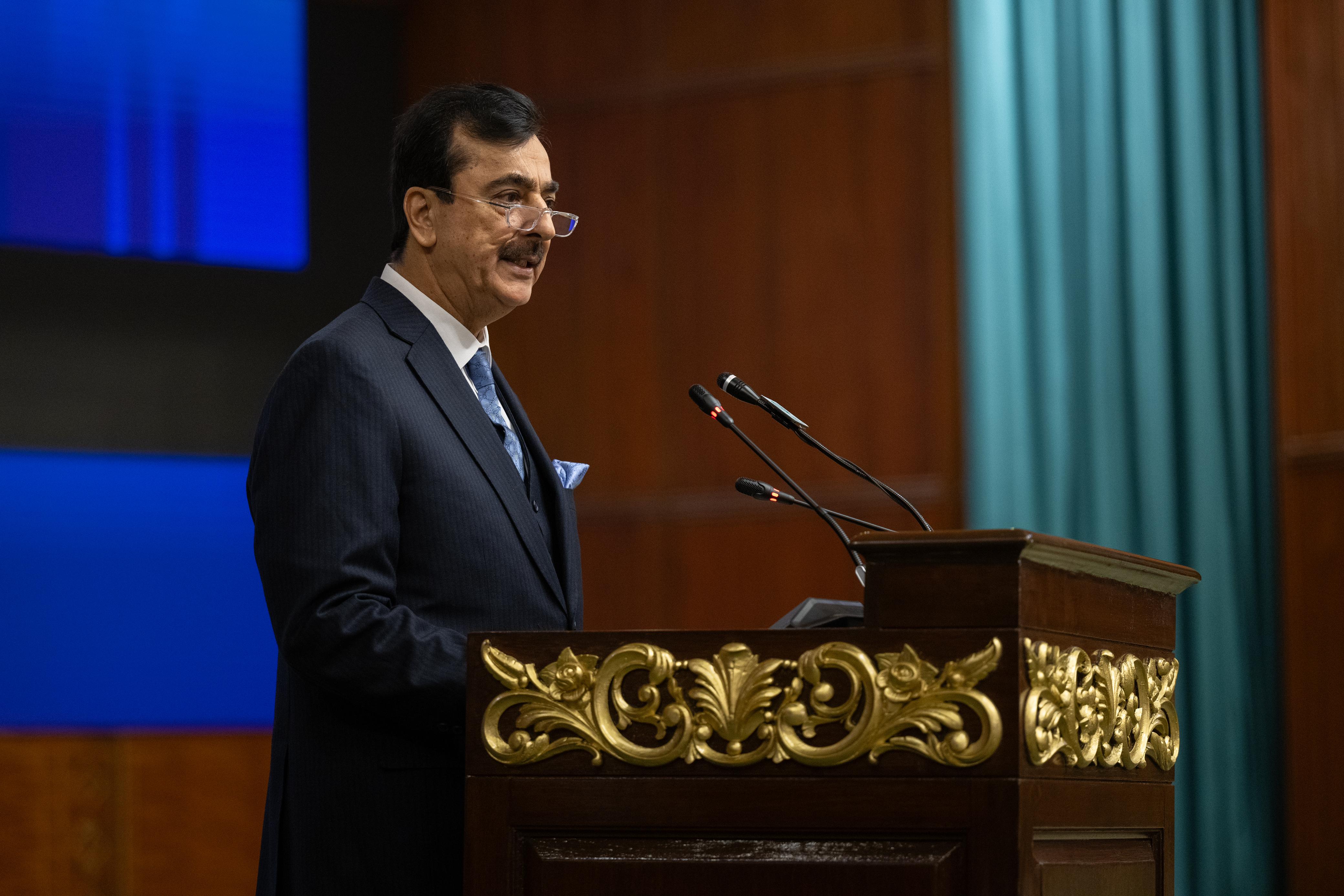 بتضامن تاريخي بين "كبار العلماء" و"المجامع الفقهية"و"المجالس والهيئات الإسلامية" و"منظمات الأمم المتحدة" و"قادة منظمات ومؤسسات دولية وبحثية وأكاديمية حكومية وأهلية"