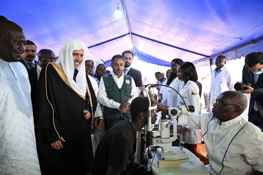 Lors de sa visite en Guinée-Bissau :   Le Secrétaire général, Président de l’Organisation des savants musulmans, cheikh Mohammed Al-Issa a supervisé le programme de la Ligueislamiquemondiale