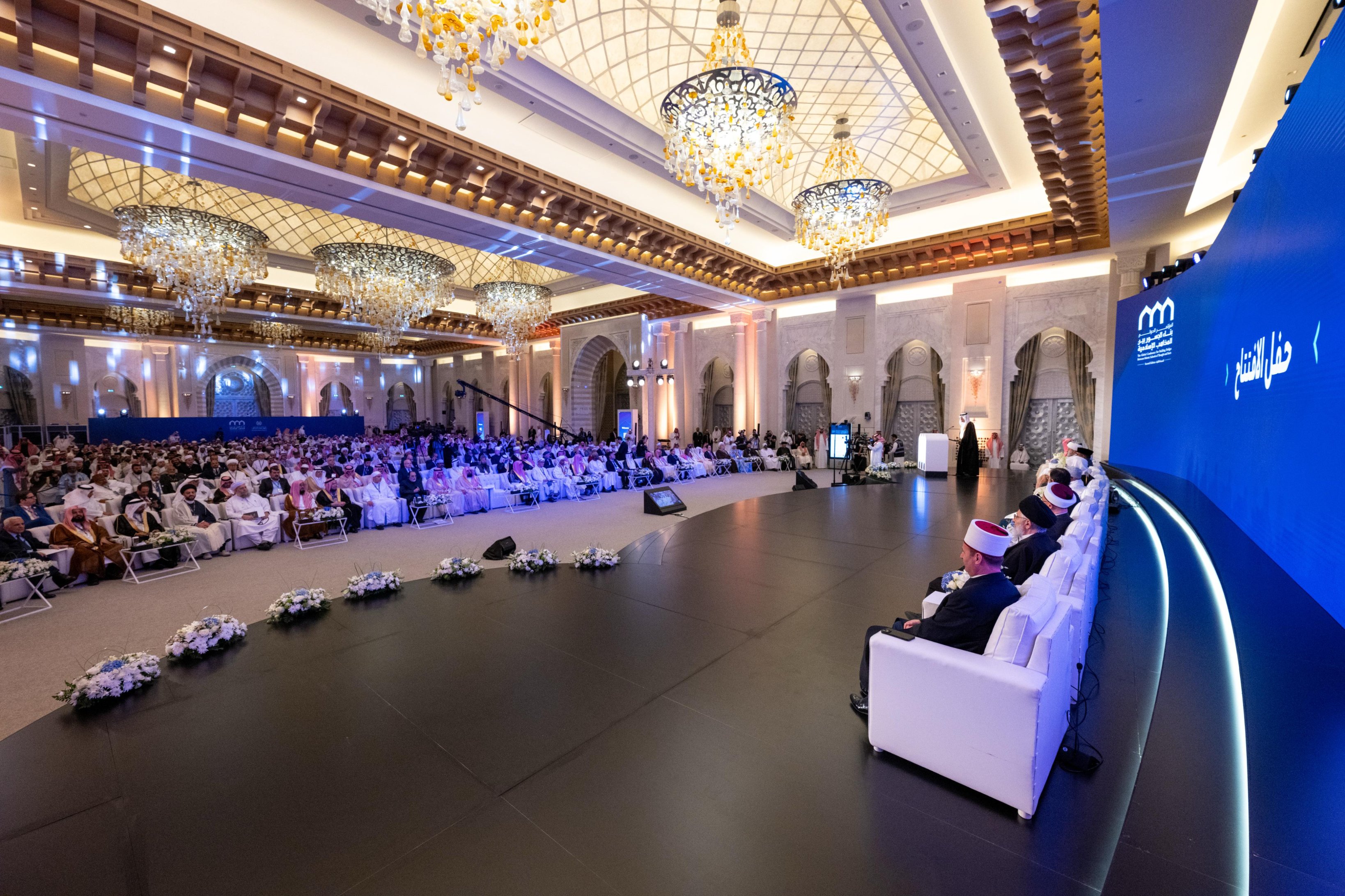 انطلاق أعمال النسخة الثانية للمؤتمر الدولي "⁧‫بناء الجسور بين المذاهب‬⁩ الإسلامية: نحو مؤتلفٍ إسلاميٍّ فاعِل"، برعايةٍ كريمةٍ من ⁧‫خادم الحرمين الشريفين‬⁩ -يحفظه الله-، وبحضور كبار عُلماء الأمّة الإسلامية بمُختلف مذاهبِهم وطوائفهم