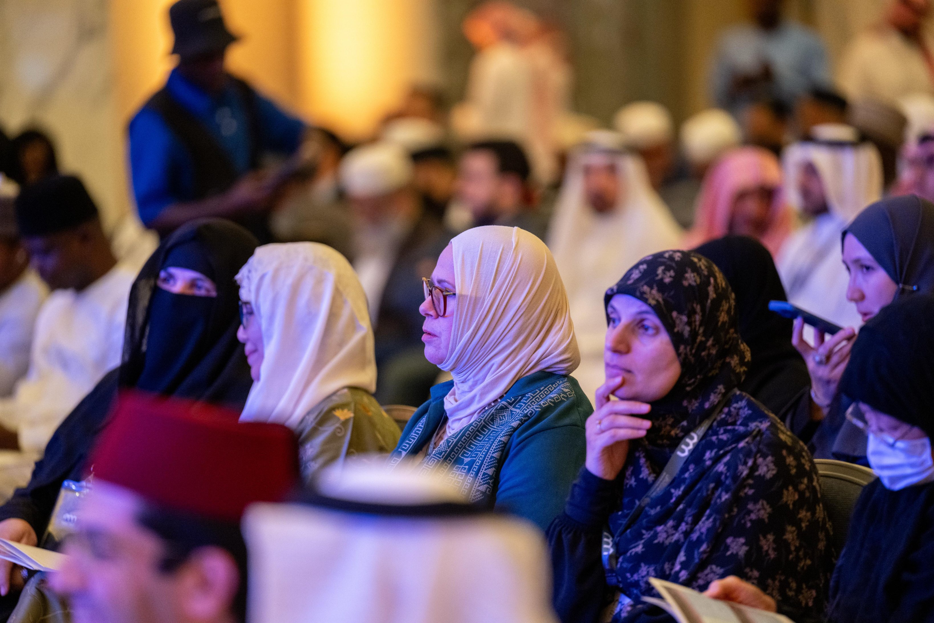 تطورات الأحداث في فلسطين والسودان وسوريا، وقضايا الأقليَّات المسلمة، تتصدّر مناقشات الجلسة العُلمائية، المخصصة لتنسيق المواقف العُلمائية نحو القضايا المُلحّة على الساحة الإسلامية، ضمن أعمال النسخة الثانية لمؤتمر ⁧‫بناء الجسور بين المذاهب‬⁩ الإسلامية