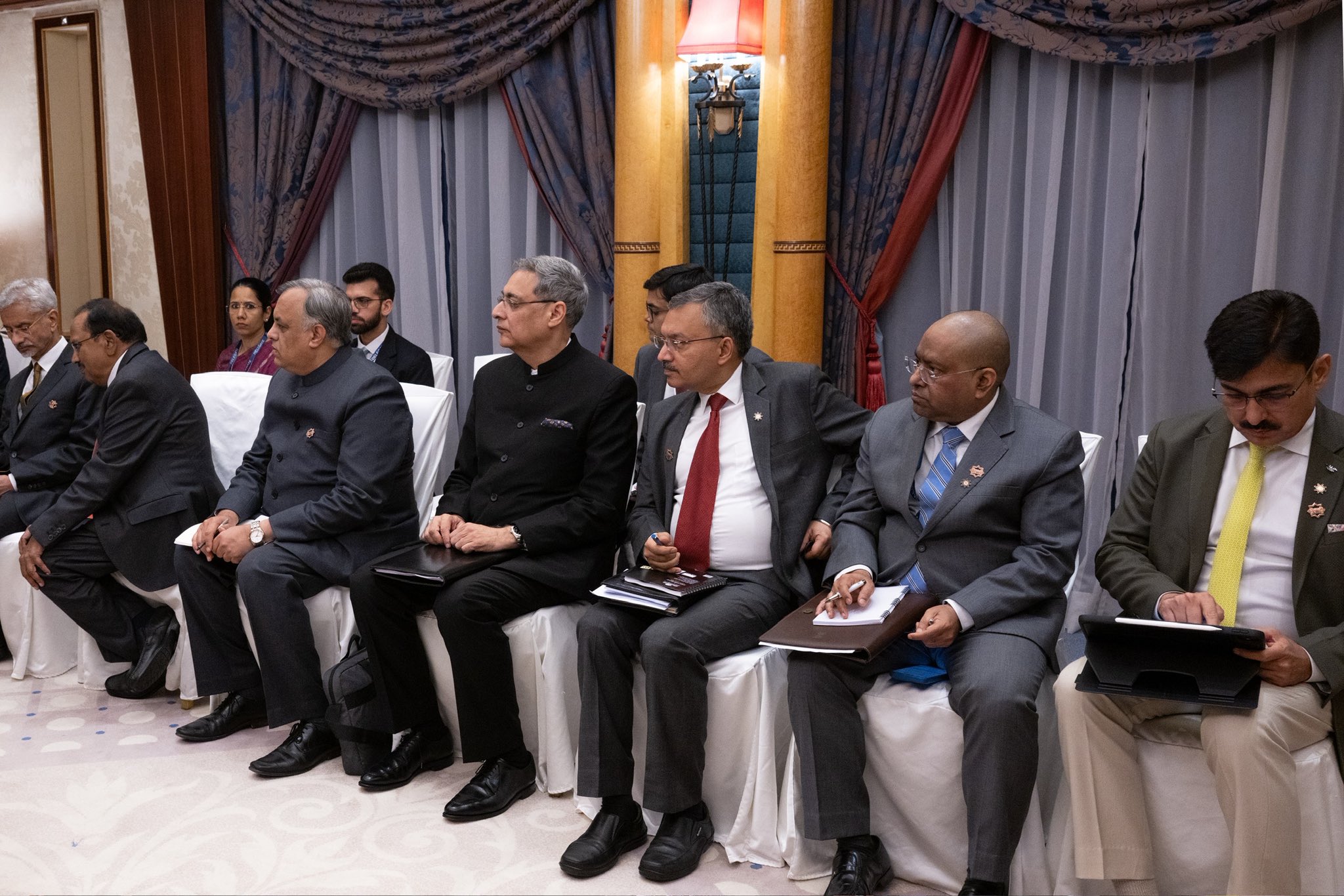 El Secretario General y Presidente de la Comisión de Ulemas, el Sheij Mohammed Al-Issa , se reunió en Yeda con el Primer Ministro de la República de la India, el Sr. Narendra Modi.