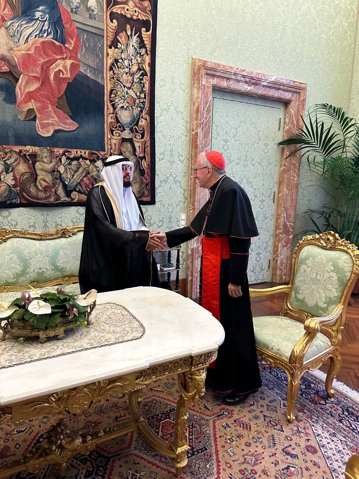 Après avoir participé aux funérailles, au vu de la considération de la Ligue dans le monde islamique et de ses relations privilégiées avec le Vatican :