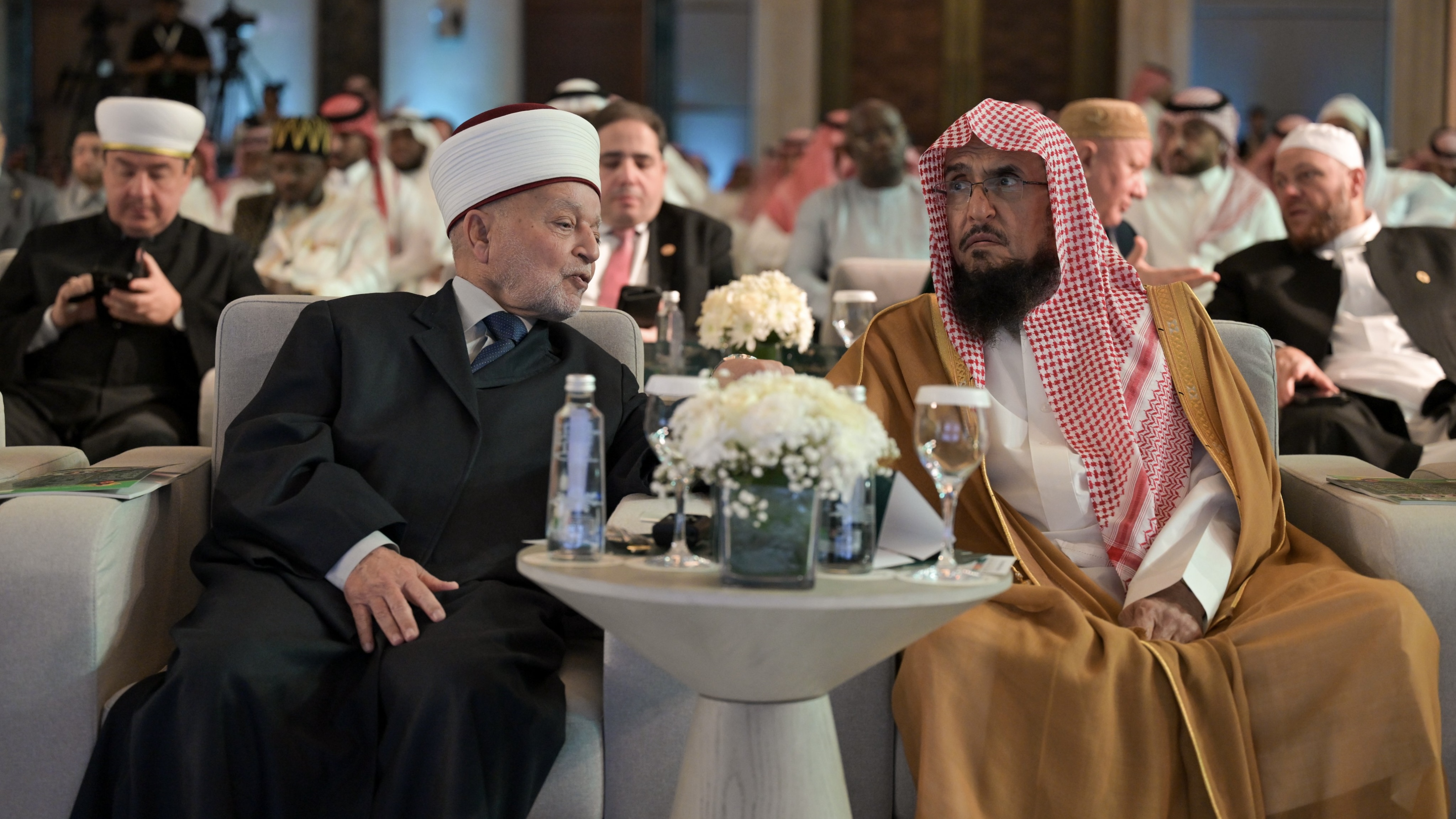 ‏مبادرةٌ في تنوعها وشمولها ومظلتها الشرعية الدولية الجامعة هي الأُولى من نوعها في السياق الإسلامي الرقمي: ‏تطبيق "منهاج" من مكة إلى العالم.