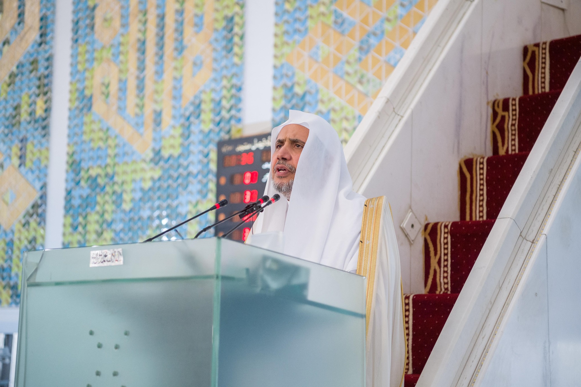 بدعوةٍ من دولة رئيس الوزراء الباكستاني  د.العيسى خطيباً للعيد بجامع الملك فيصل في إسلام آباد