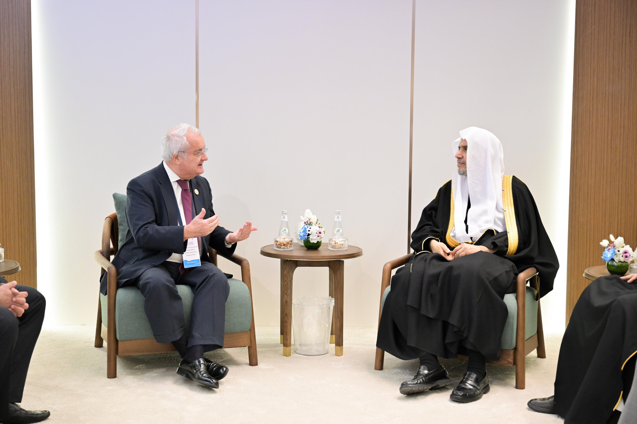 اقاي دكتر شيخ محمد العيسى، در شهر ریاض، با جناب آقای آنتونیو دِ آلمیدا ریبیرو، دبیرکل موقت (KAICIID) دیدار کرد