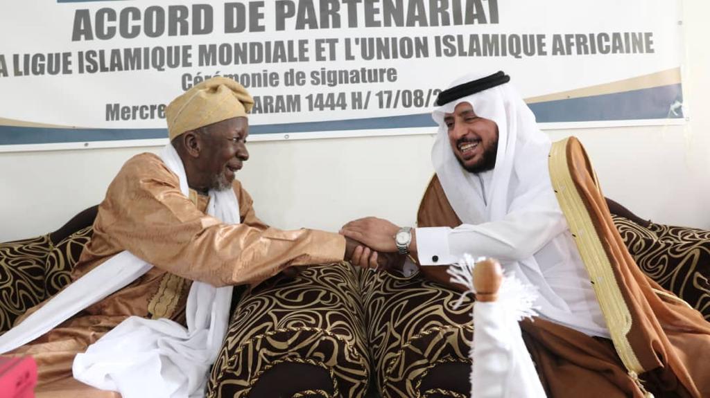 Il a été   décidé de créer le premier Conseil des savants d’Afrique de l’Ouest  sous l'égide de la Ligue et du gouvernement sénégalais