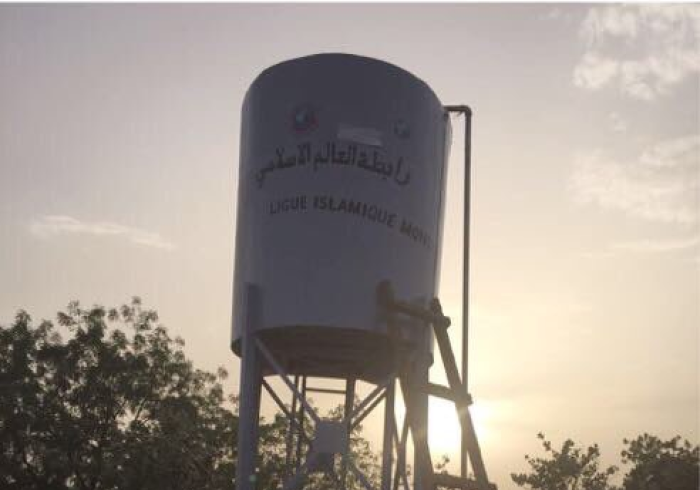 La LIM réalise des projets de bienfaisance en Afrique, parmi lesquels des puits avec système de panneaux solaires pour réduire les coûts.