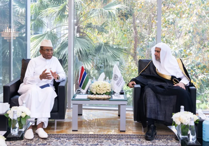 التقى معالي الأمين العام، رئيس هيئة علماء المسلمين، فضيلة الشيخ د. ⁧‫محمد العيسى‬⁩ في مكتبه بالرياض سعادة سفير جمهورية غامبيا لدى المملكة العربية السعودية، السيد عمر جبريل