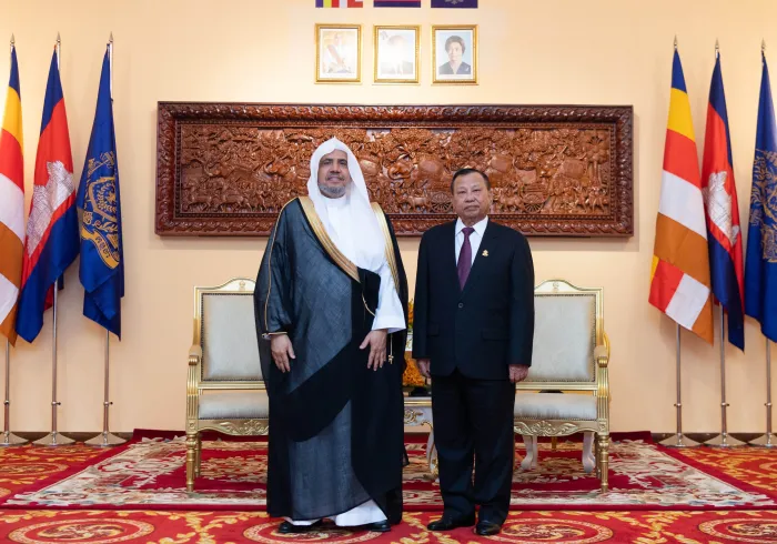 معالي الشيخ د. محمد العيسى‬⁩ يلتقي معالي رئيس مجلس الشيوخ الكمبودي السيد تشي سيم، وعدد من أعضاء المجلس