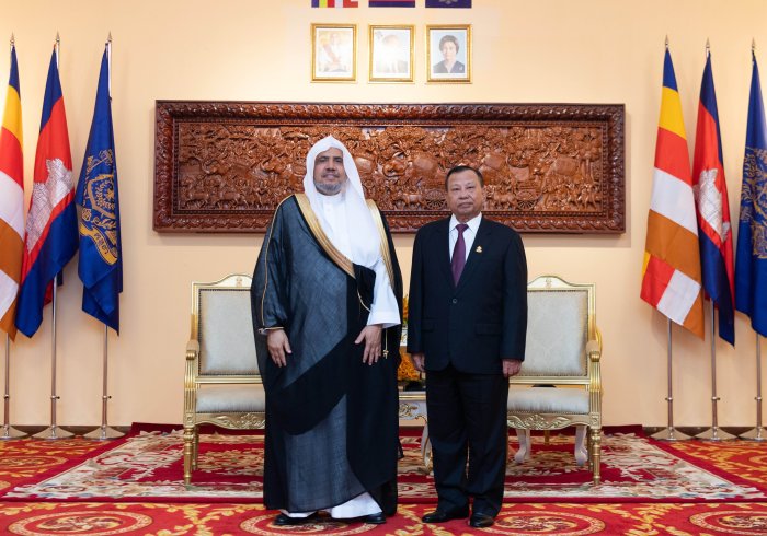 معالي الشيخ د. محمد العيسى‬⁩ يلتقي معالي رئيس مجلس الشيوخ الكمبودي السيد تشي سيم، وعدد من أعضاء المجلس