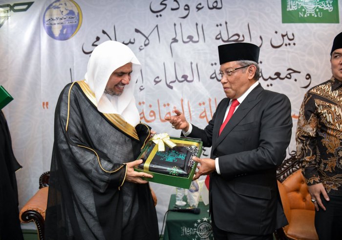 En Indonésie le Président de l’association « La renaissance des savants » (qui compte près de 91 millions de membres) organise un repas en l’honneur de  Mohammad Alissa; puis le SG a visité « L’association mohamadienne ».