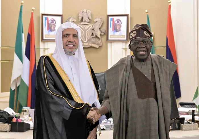 Ayer, el Presidente de la República Federal de Nigeria y Comandante en Jefe de las Fuerzas Armadas, Sr. Bola Ahmed Tinubu, recibió en el palacio presidencial, en la capital Abuya, al Secretario General, el Sheij Dr. Mohammed Al-Issa