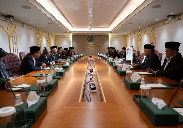 H.E. Sheikh Dr. Mohammed Al-Issa, received a delegation from the Central Leadership of Muhammadiyah in the Republic of Indonesia, headed by H.E. Sheikh Dr. Haedar Nashir