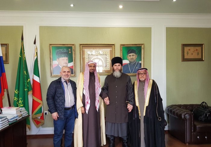 H.E. the Grand Mufti of the Republic of Chechnya, Sheikh Salakh Mezhiev, receives the Secretary-General of the Holy Quran Memorization Int’l Org. Dr. Abdullah Basfar, and the Director-General of the Dept. of Conferences at the MWL Mr. Rahmatullah Enayatul