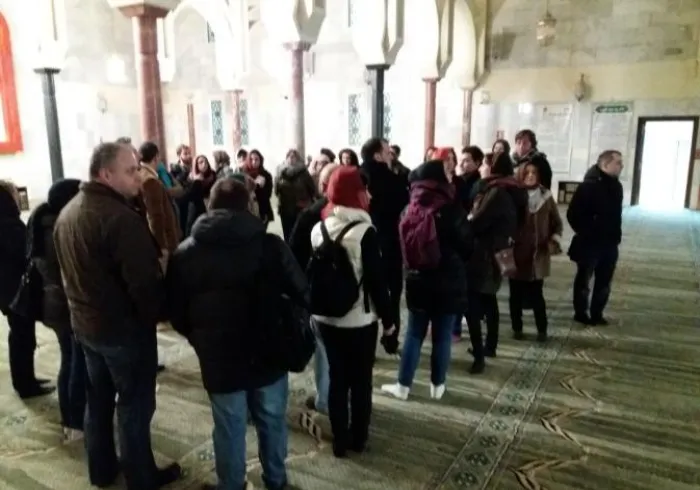 وفد رفيع من المفكرين والاعلاميين في ‫إسبانيا يزور المركز الثقافي الإسلامي بمدريد، الذي تشرف عليه ‫رابطة العالم الإسلامي 
