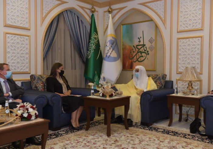 A Djeddah présence de l’Ambassadeur et du Consul de France, le Secrétaire général de la LIM Mohammad Alissa a rencontré la députée Amal Lakrafi pour traiter d’un certain nombre de sujets d’intérêt commun.