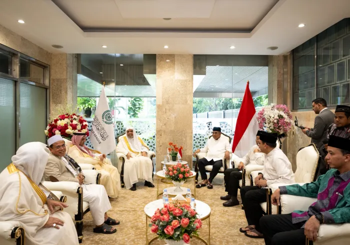 H.E. Sheikh Dr. Mohammed Al-issa, Secretary-General, met in the reception hall of Istiqlal Mosque with H.E. the Speaker of Indonesian People's Consultative Assembly