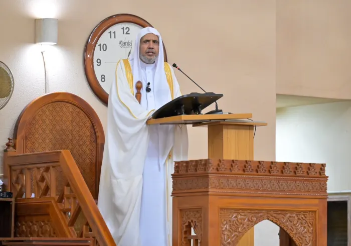رابطہ عالم اسلامی کے سیکرٹری جنرل نے نائجیریا کے دارالحکومت کی قومی جامع مسجد میں خطبۂ جمعہ دیا اور نماز کی امامت فرمائی