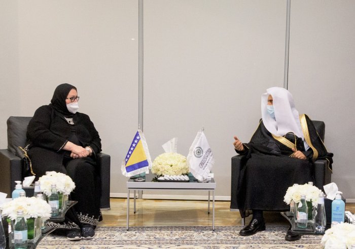 Mohammad_Alissa a rencontré la Vice-Première Ministre et Ministre des Affaires étrangères de Bosnie-Herzégovine, Mme. Basira Turkovich, qui a apprécié la récente visite à Srebrenica et son rôle dans la promotion de la paix religieuse et civilisationnelle.