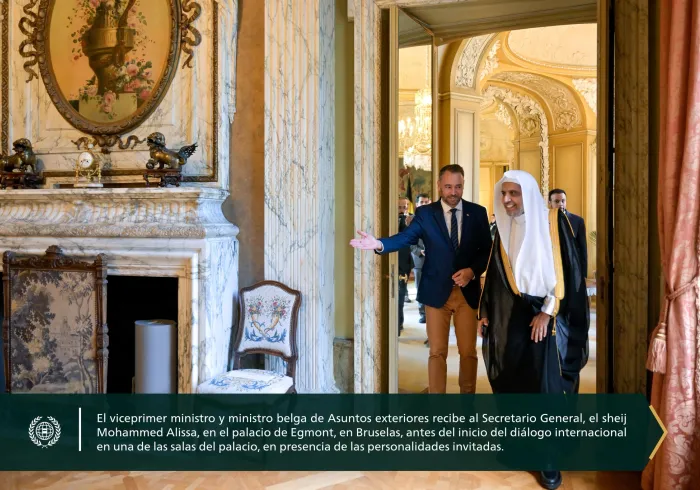 El ministerio de Asuntos exteriores de Bélgica organizó, en el palacio de Egmont, en la capital, Bruselas, una mesa redonda con el Secretario general y presidente del Consejo de Ulemas, sheij Mohammed Alissa