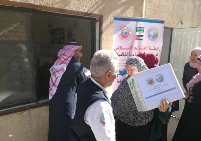 La LIM distribue 3000 paniers alimentaires, 1500 couvertures et 1500 coupons de gaz aux réfugiés syriens installés en Jordanie.