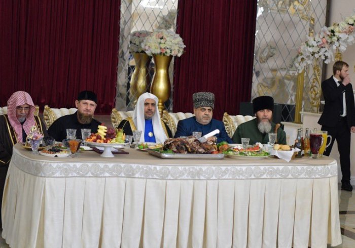 Photos du congrès de la LigueislamiqueMondiale à Moscou avec la cérémonie de clôture à Grozny où le Président de Tchétchénie Ramzan Kadyrov reçoit ses hôtes