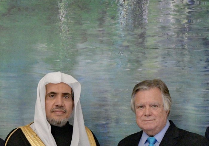 ‏في احتفالية بالعاصمة الأمريكية ⁧واشنطن⁩ :  ‏المجلس الوطني للعلاقات الأمريكية العربية يقرر منح معالي الشيخ د. ⁧محمد العيسى⁩ جائزة: "السلام العالمي للأديان"؛ تقديراً لجهوده الدولية في تعزيز السلام بين أتباع الأديان.