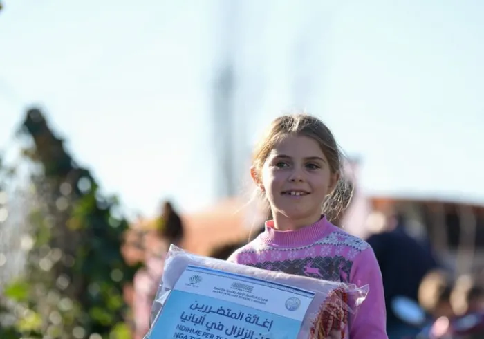 La Charte Mecque déclare qu’il est de la plus haute responsabilité des gouvernements et des organisations internationales d’assurer le bien-être, la santé et l’education des enfants.