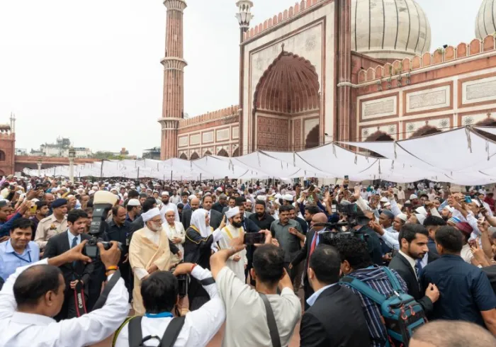 Yang Mulia Sekjen LMD, Ketua Asosiasi Ulama Muslim, Syekh Dr.Mohammad Al-issa , menjadi imam & khatib di Masjid Agung di ibu kota India, New Delhi.