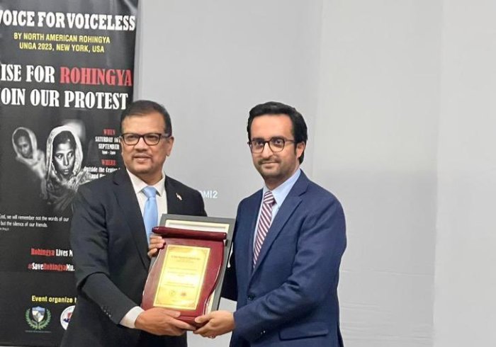 ‏في احتفالٍ لـ"منظمة اتحاد أراكان"، الممثل المعتمد دولياً لقضية ⁧‫الروهينغا‬⁩، وعلى هامش اجتماع الجمعية العمومية بالأمم المتحدة في ⁧‫نيويورك‬⁩، منحت المنظمة جائزتها الدولية لهذا العام لمعالي الشيخ د. ⁧‫محمد العيسى‬⁩