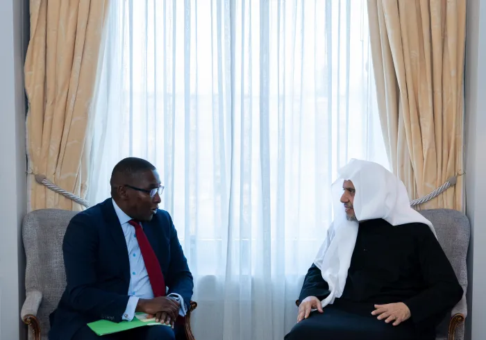 Dans le cadre des initiatives des NU et des initiatives religieuses et de dialogue avec des membres du Congrès américain et de grands groupes de réflexion, ainsi que l'ouverture de la réunion du Conseil fondateur des responsables musulmans
