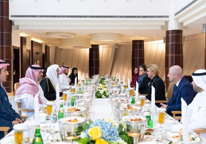 استقبل معالي الأمين العام، رئيس هيئة علماء المسلمين، فضيلة الشيخ د.محمد العيسى‬⁩، في مكتبه بالرياض، فخامة رئيسة كرواتيا السابقة والناشطة في مجال السلام العالمي السيدة كوليندا غرابار