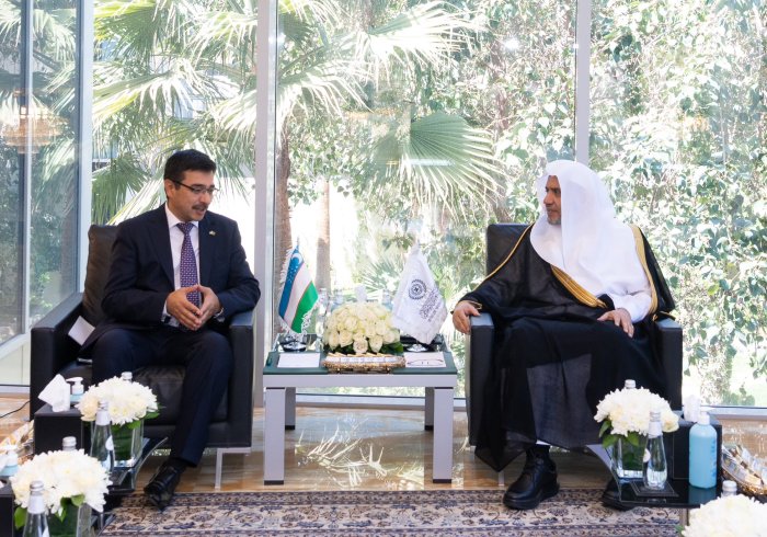 استقبل معالي الأمين العام رئيس هيئة علماء المسلمين، فضيلة الشيخ د.⁧‫محمد العيسى‬⁩، سعادة سفير جمهورية أوزبكستان بالمملكة العربية السعودية، السيد أُولُوغبيك مقصودوف
