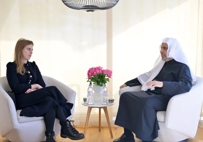 جناب دبیرکل، رئیس انجمن علمای مسلمان، آقای دکتر شیخ محمد العیسی، در محل اقامت خود از سركارخانم گرانقدر شاهدخت بریتانیایی، شاهزاده بئاتریس، شاهدخت یورک، استقبال کرد