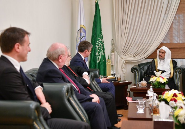 ‏معالي الأمين العام لرابطة العالم الإسلامي الشيخ د. محمد العيسى يلتقي في مكتبه بالرياض وفداً برلمانياً من حزب العمال البريطاني.