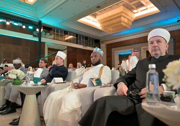 يُعَدّ "منهاج" الأول من نوعه في التاريخ الإسلامي؛ بامتيازه بمظلّته الشرعية الواسعة التي تضمّ نخبةً من علماء الأمة الإسلامية، في المجامع والهيئات والمجالس، التابعة لـرابطة العالم الإسلامي