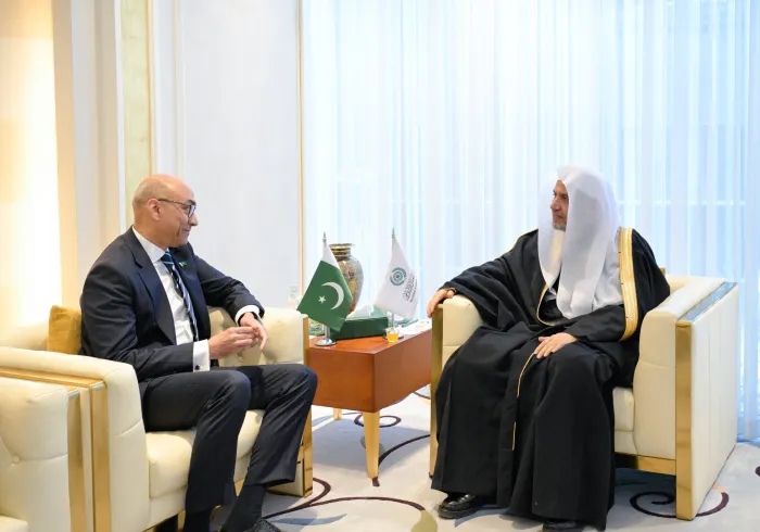 Dr. Al-Issa Receives Pakistani Ambassador to Saudi Arabia to Discuss Common Interests