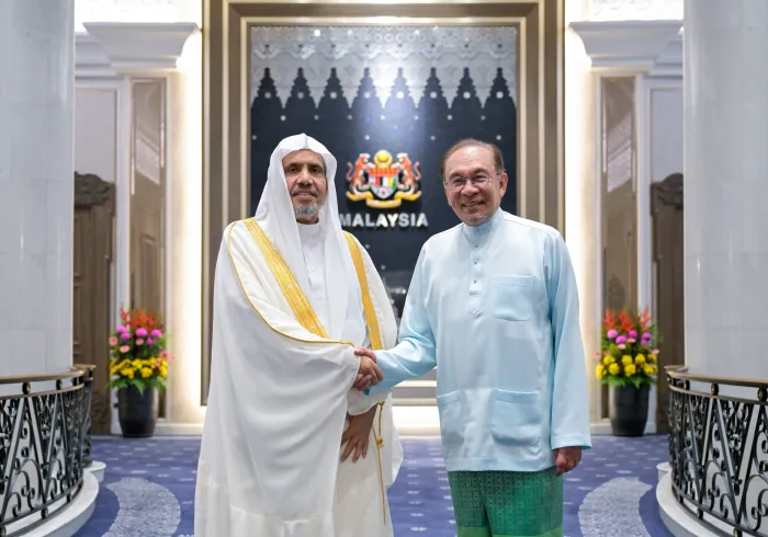  H.E. Dato' Sri Anwar Ibrahim, Prime Minister of Malaysia, received H.E. Sheikh Dr. Mohammed Al-Issa, Secretary-General of the Muslim World League (MWL) and Chairman of the Organization of Muslim Scholars.