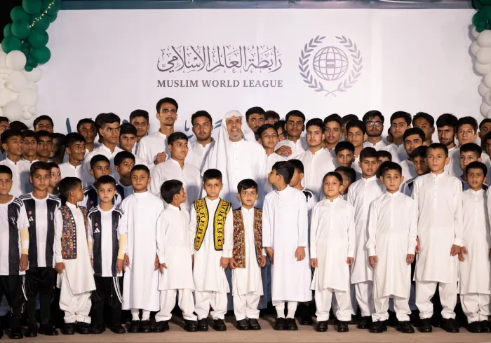 H.E. Sheikh Dr. Mohammed Al-Issa, visited the Dar Ali bin Abi Talib—may Allah be pleased with him—Orphanage. The orphanage, affiliated with the Muslim World League and located in the Islamic Republic of Pakistan,