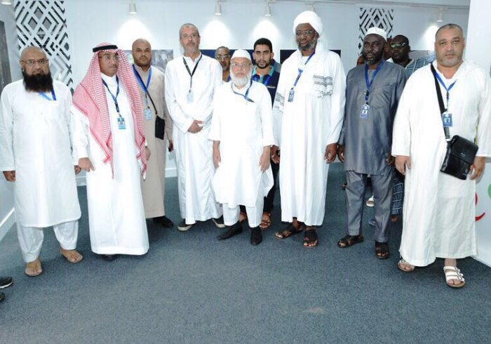 ضيوف رابطة العالم الإسلامي يزورون معرض مسك الخيرية بمنى