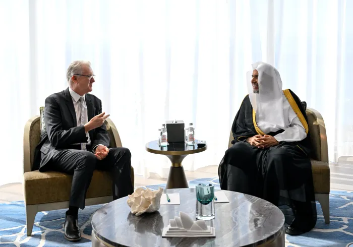 At his residence in Sydney, H.E. Sheikh Dr. Mohammed Al-Issa, Secretary-General, received H.E. Mr. Tony Burke, the Federal Minister of Home Affairs and Leader of the House in the House of Representatives