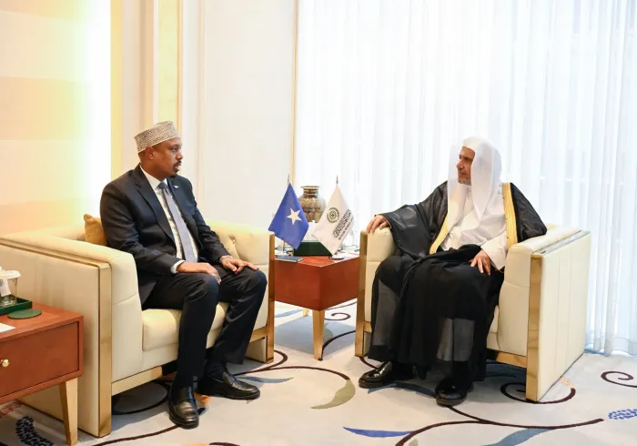 Le Secrétaire général, cheikh Mohammed Al-Issa, a reçu, cet après-midi, l’Ambassadeur de la République fédérale de Somalie auprès du Royaume d’Arabie saoudite, M. Mohamed Amin Sheikh Osman